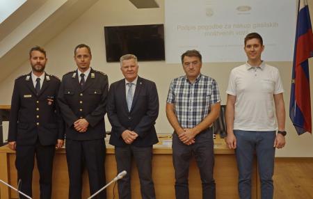PODPIS POGODBE ZA NAKUP MOŠTVENIH VOZIL - Foto- Tine Šubic_22